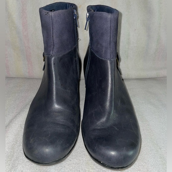Women’s: Clarks Zip Up leather boots (Size: 7 Medium Width) - Picture 2 of 7